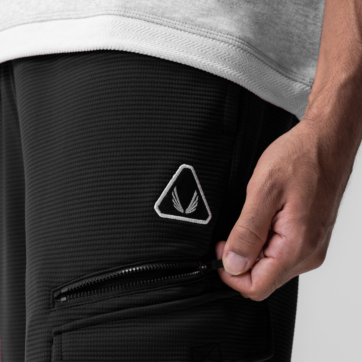 1033. Deltapeak® Cargo Cinch Jogger - Black | ASRV