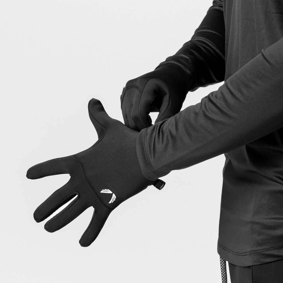 0671. Aeroheat® Lightweight Gloves - Black/White | ASRV