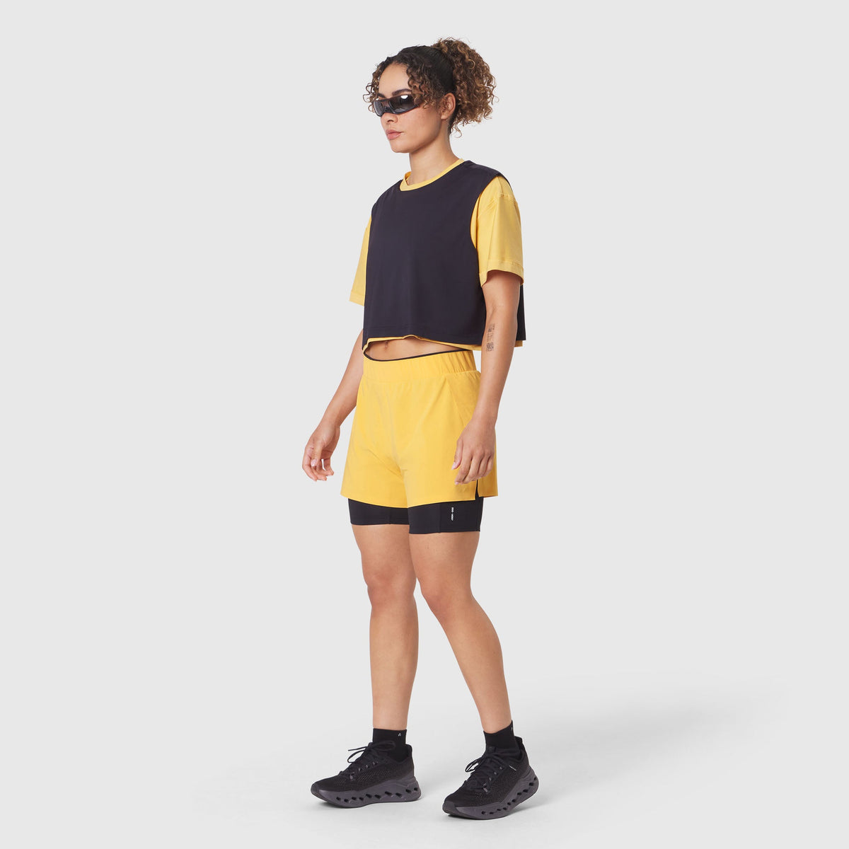 W082. SUPIMA® Ice-Skin™ Reversible Crop Tee - Amber/Black | ASRV