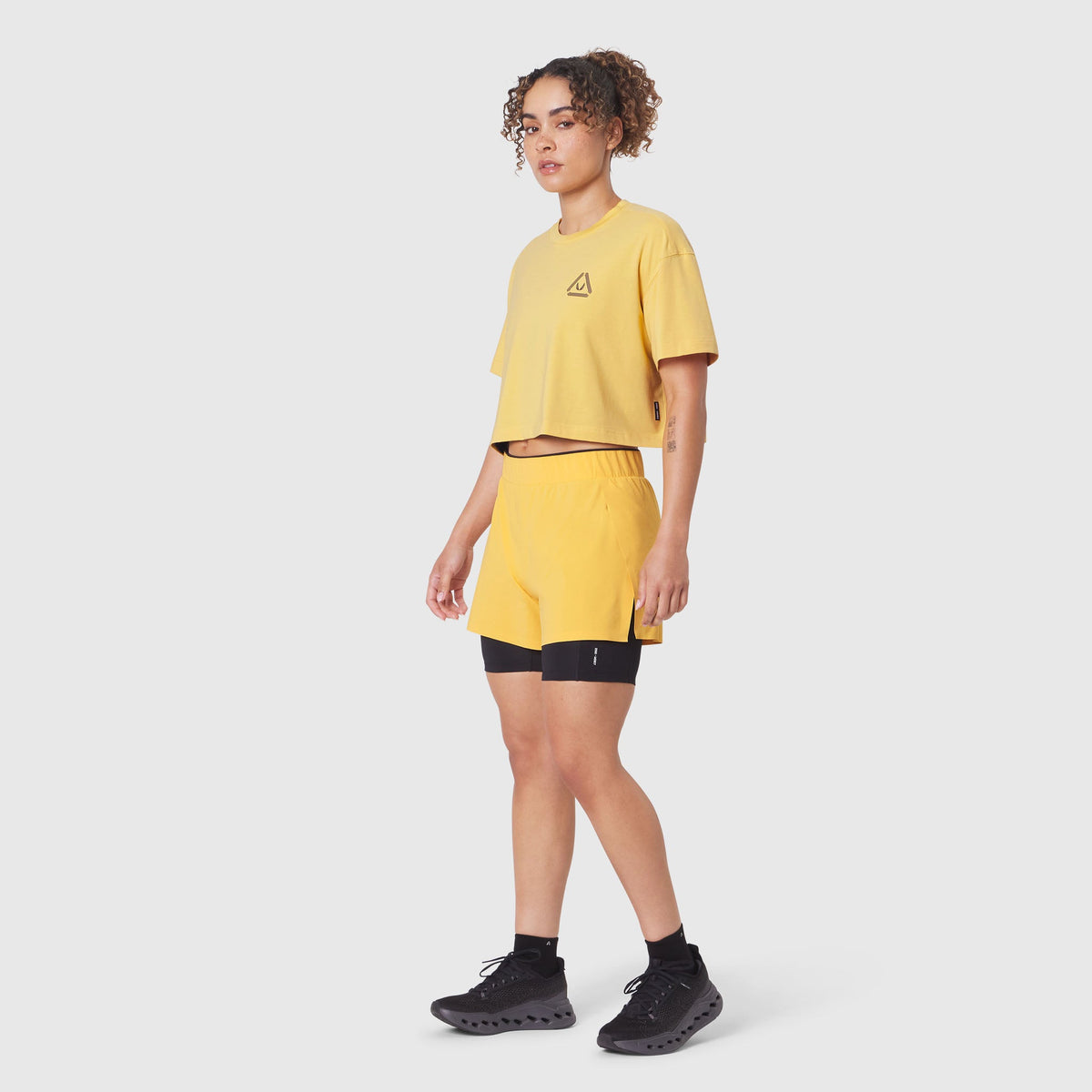 W082. SUPIMA® Ice-Skin™ Reversible Crop Tee - Amber/Black | ASRV