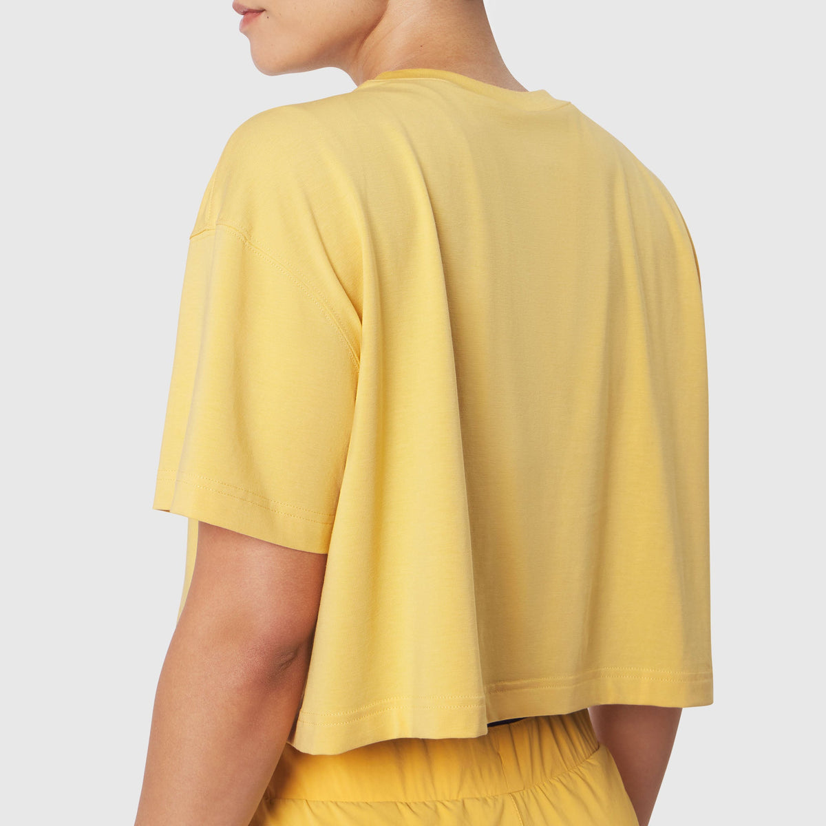 W082. SUPIMA® Ice-Skin™ Reversible Crop Tee - Amber/Black | ASRV
