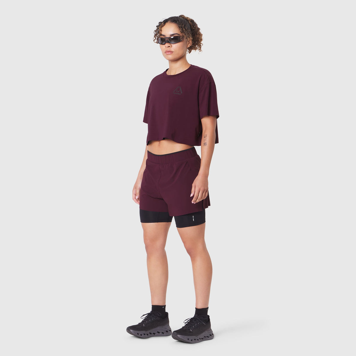 W082. SUPIMA® Ice-Skin™ Reversible Crop Tee - Merlot/Black | ASRV