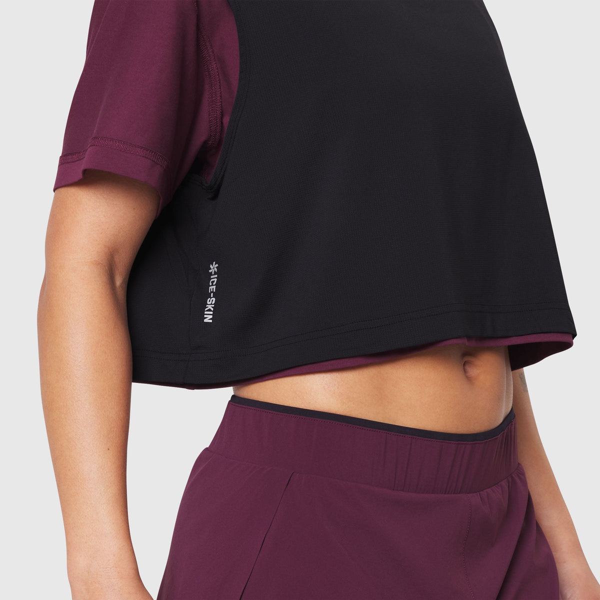 W082. SUPIMA® Ice-Skin™ Reversible Crop Tee - Merlot/Black | ASRV