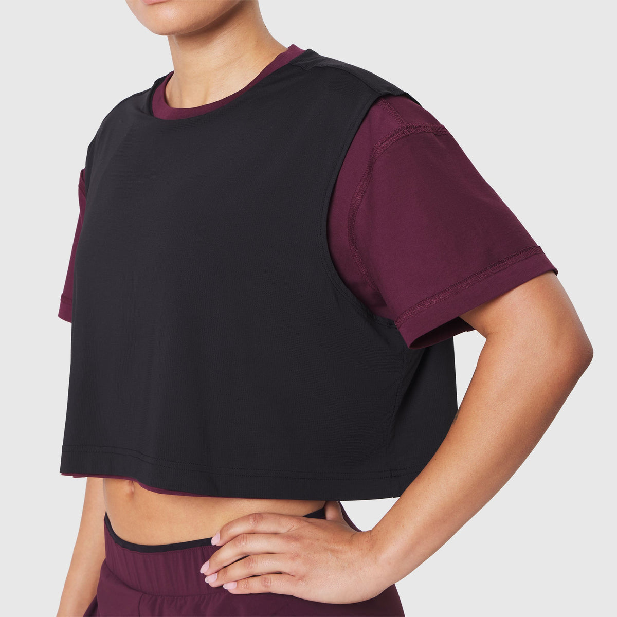 W082. SUPIMA® Ice-Skin™ Reversible Crop Tee - Merlot/Black | ASRV