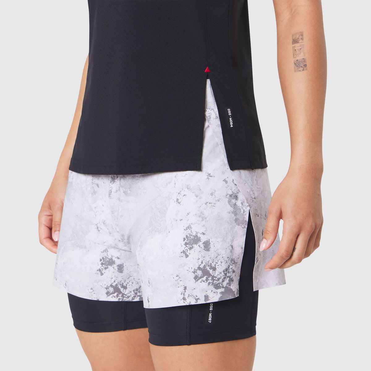 W084. Aerotex™ Perforated Run Tank - Black | ASRV