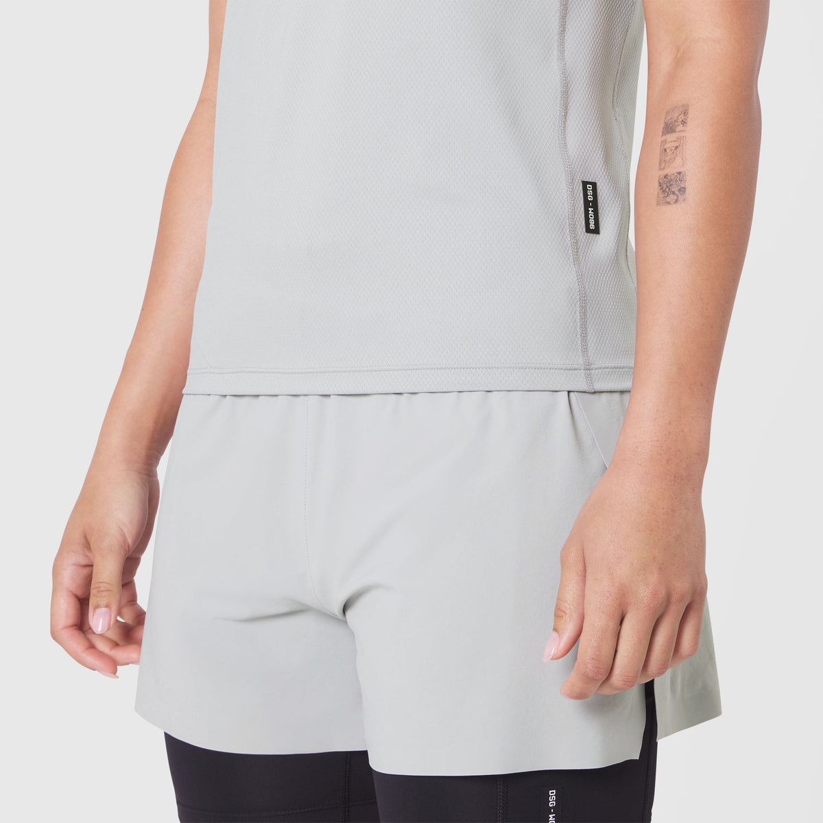 W086. AEROSILVER® UPF50+ Run Tee - Slate Grey | ASRV