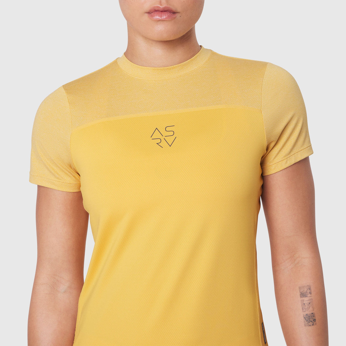 W086. AEROSILVER® UPF50+ Run Tee - Amber | ASRV