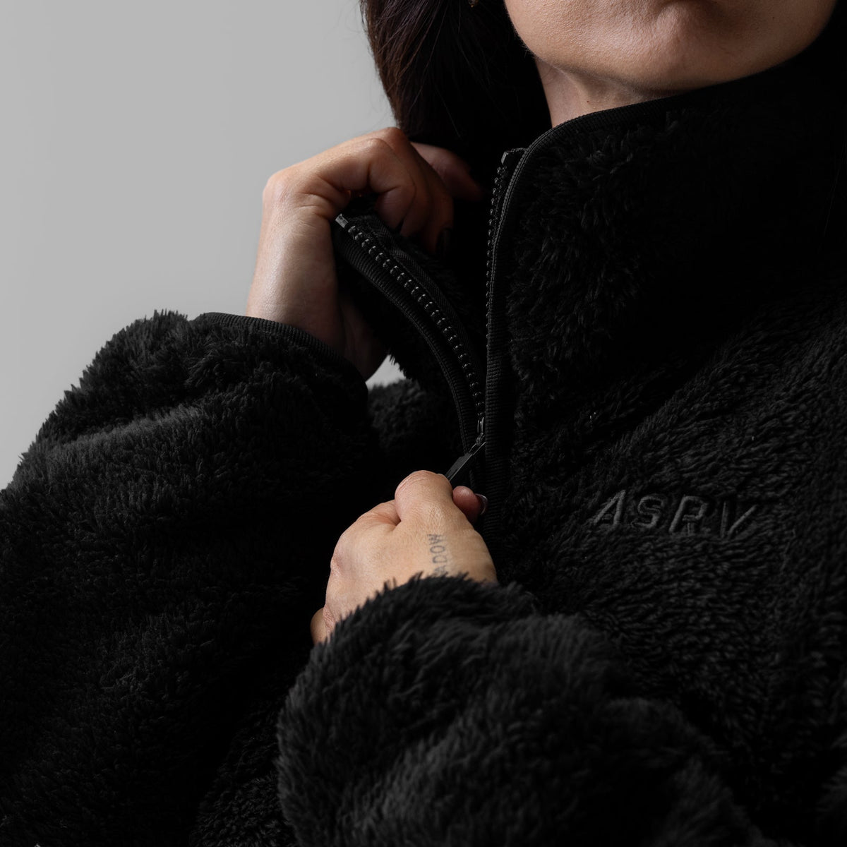 1007. Women's Sherpa Recovery 1/2 Zip - Black/White | ASRV