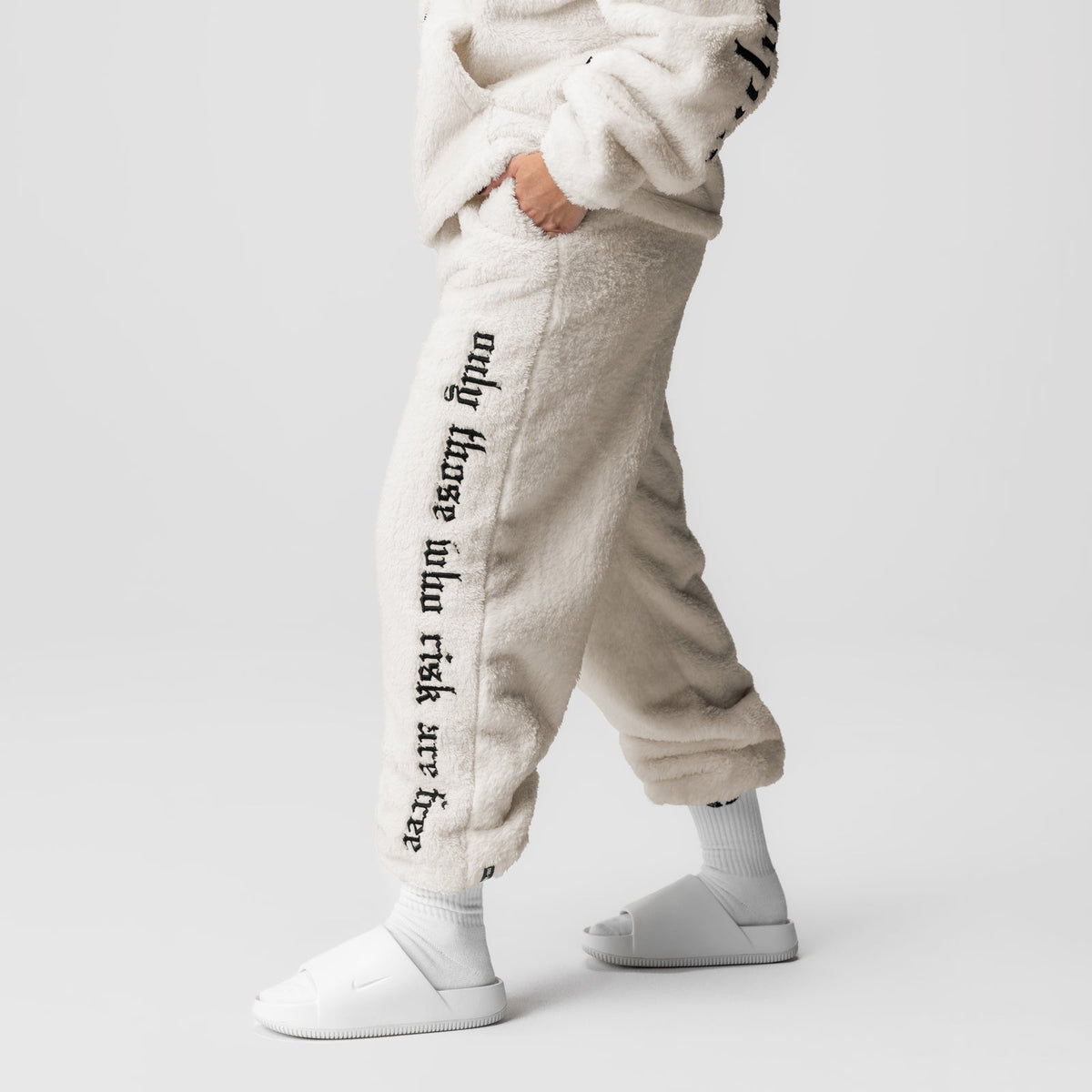 1008. Womens Sherpa Recovery Sweats - Ivory Cream/Black | ASRV