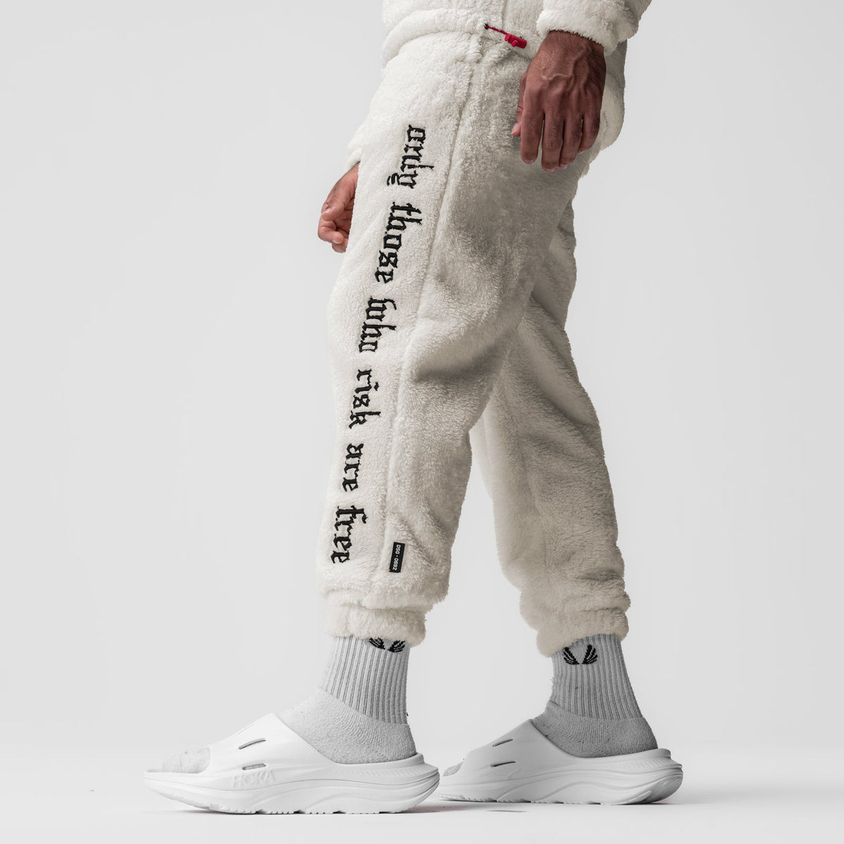 0692. Sherpa Recovery Sweats - Ivory Cream/Black | ASRV