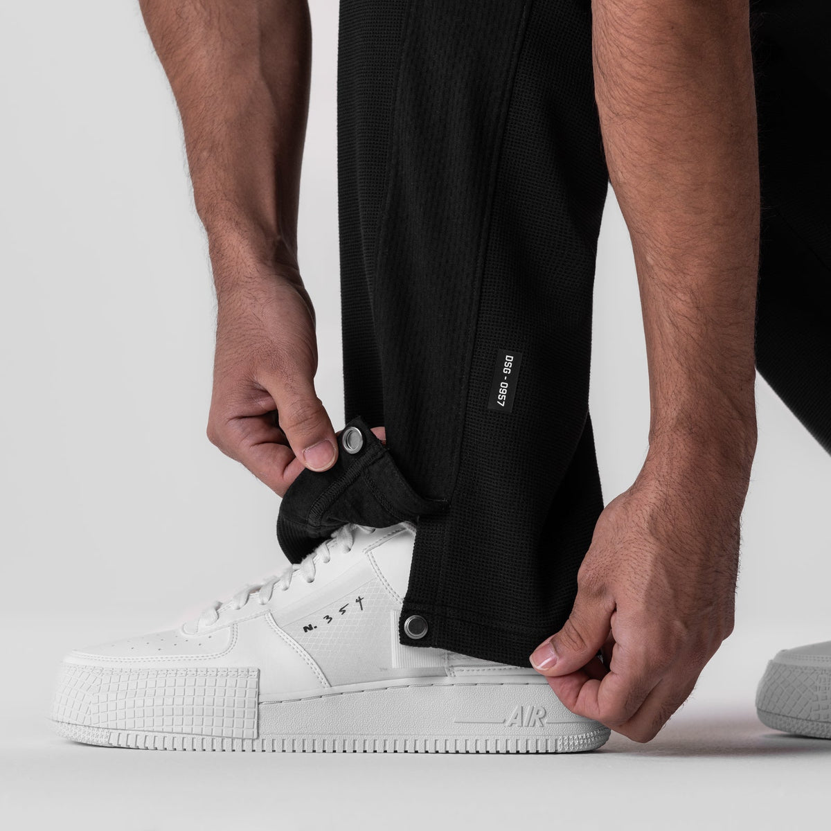 0957. Waffle Knit Relaxed Sweatpant - Black/Black | ASRV