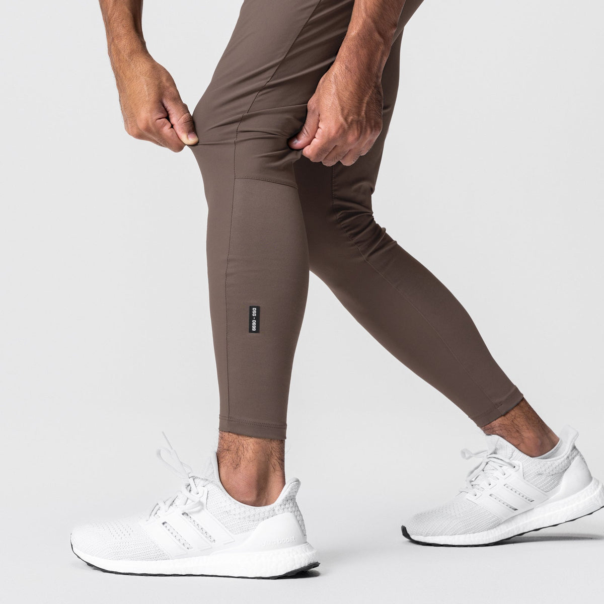 0699. Tetra-Lite® Hybrid Jogger - Deep Taupe | ASRV